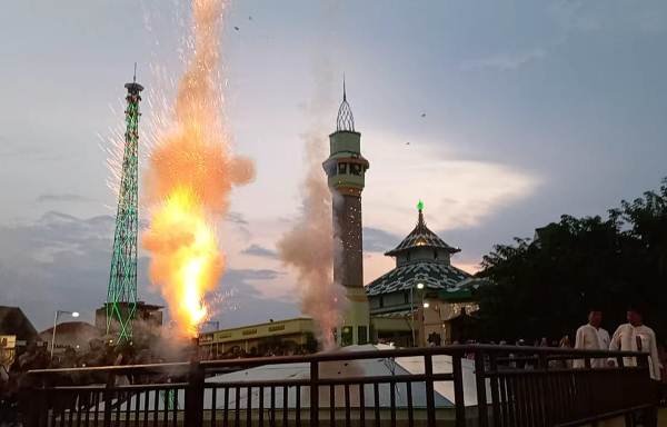 Kemeriahan Ngabuburit di Masjid Kauman Semarang, Tradisi Kajian Tafsir Hingga Dung Maghrib