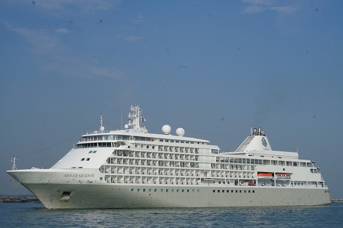 Kapal Pesiar MS Silver Shadow Bersandar di Semarang, Kunjungi Destinasi Wisata Jateng