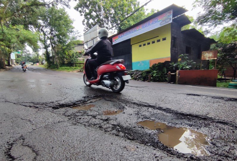 Jalan rusak