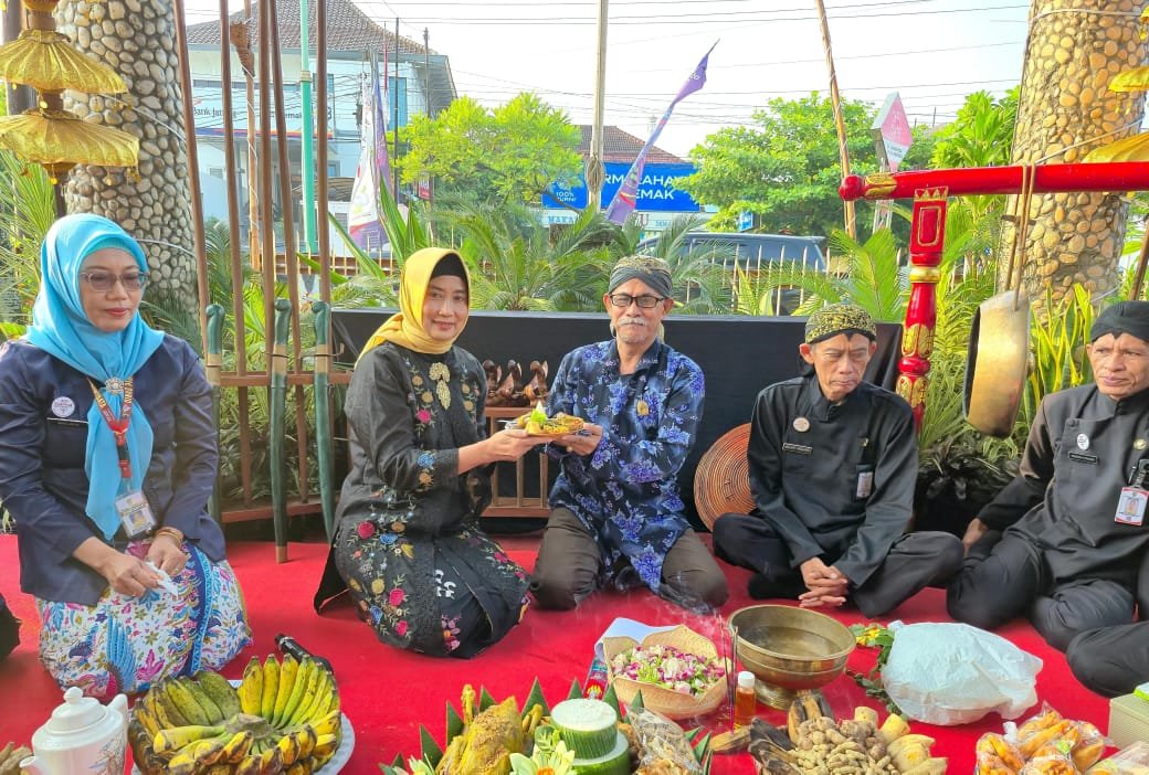 Grebeg BESAR