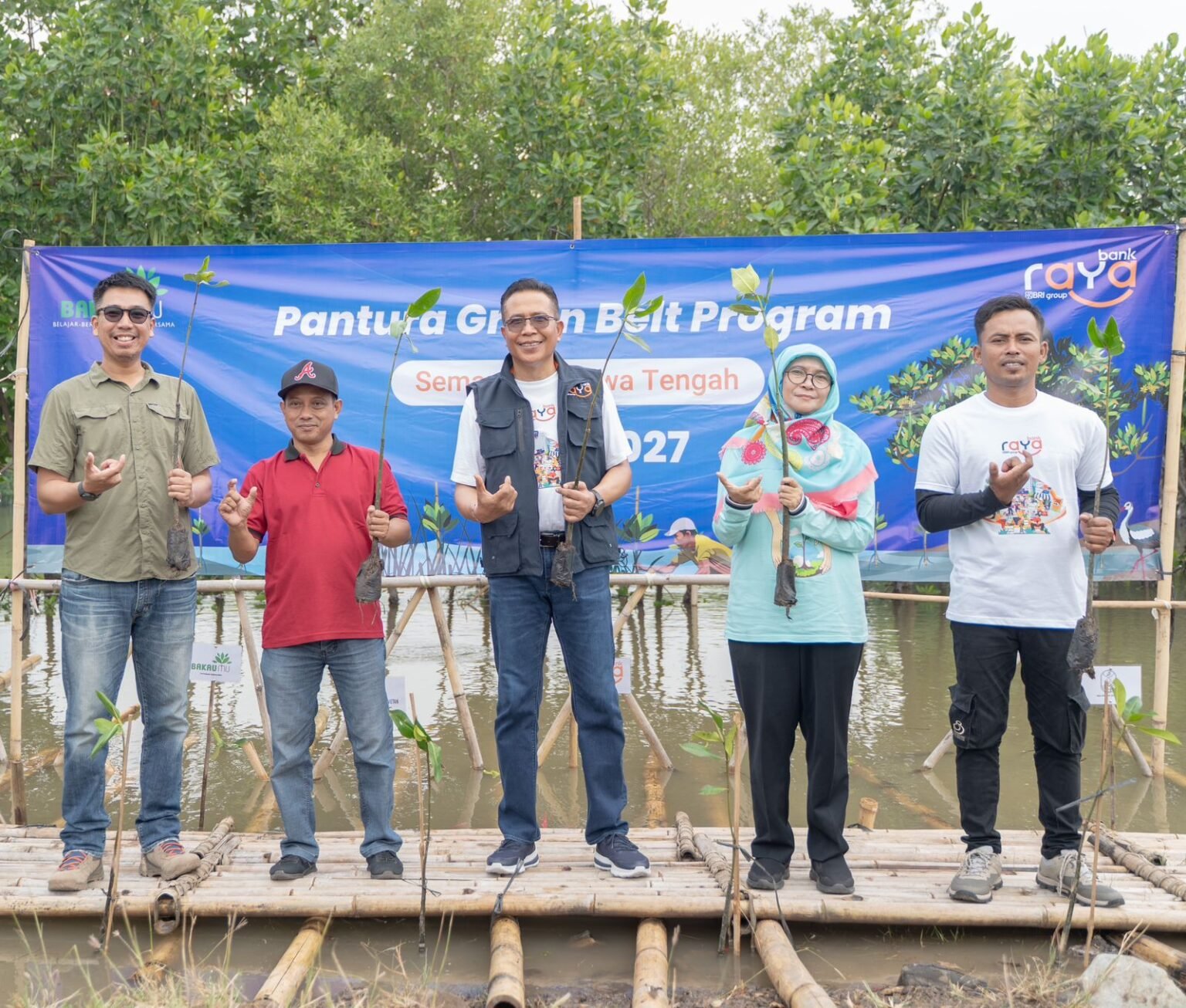 Bank Raya Tanam Ribuan Pohon Bakau dan Kolaborasi Bareng Kelompok Petani