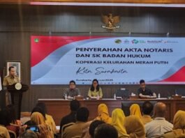 Penyerahan Akta Notaris dan Surat Keputusan (SK) Badan Hukum kepada 54 Koperasi Kelurahan Merah Putih