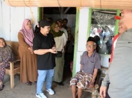 Wali Kota Semarang Agustina saat mengunjungi rumah Mbah Muhammad