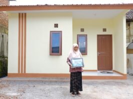 Salah satu penerima manfaat program RSLH di Kab. Temanggung, Bu Parmi