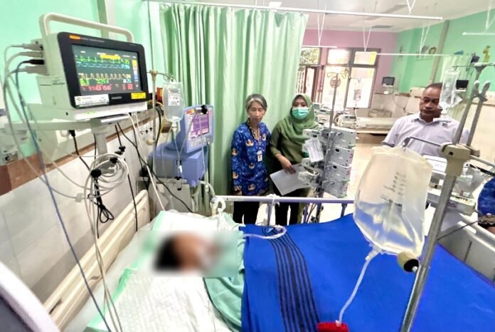 Yunita Dyah Suminar saat menjenguk pasies di RSUP Kariadi Semarang