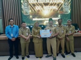 Bupati Demak, dr. Eisti’anah dalam Penghargaan Desa Berprestasi 2025 di Gradika Bina Praja.