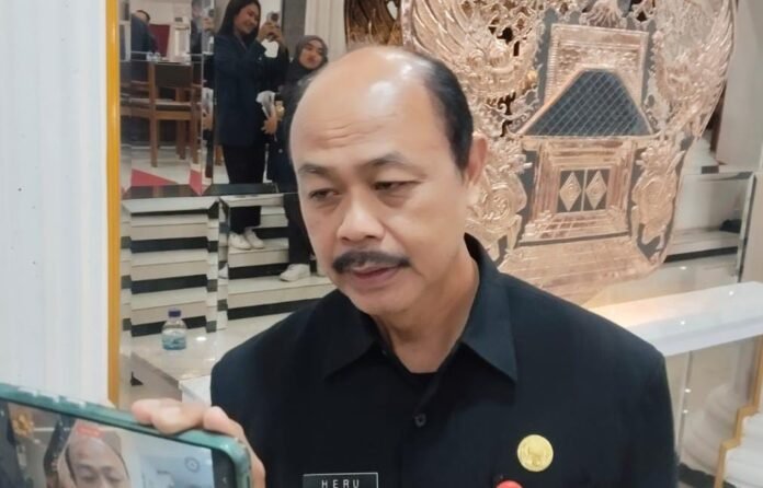 Heroe Soekendar Kepala Dinas Sosial Kota Semarang saat menyampaikan keterangan kepada wartawan. (Foto : Ist)