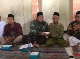 Mediasi penyelesaian kasus pemukulan siswa secara kekeluargaan di Desa Jatirejo, Karanganyar, Demak, Jumat (18/7/2025). (Foto: Sam)