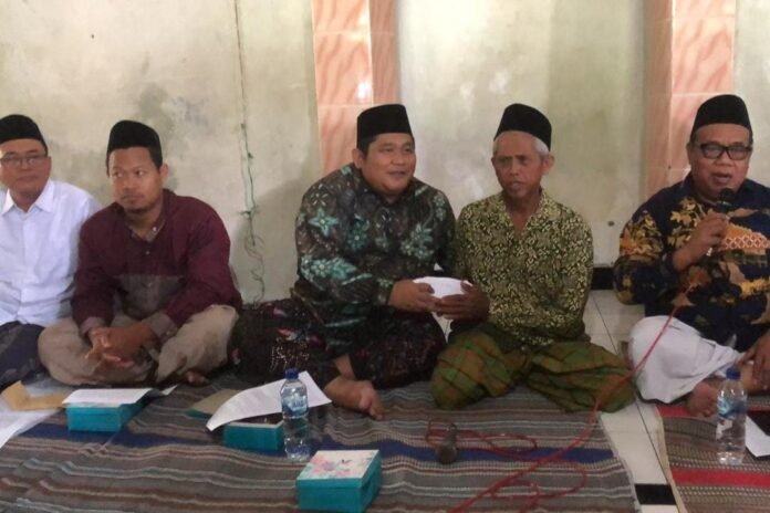 Mediasi penyelesaian kasus pemukulan siswa secara kekeluargaan di Desa Jatirejo, Karanganyar, Demak, Jumat (18/7/2025). (Foto: Sam)
