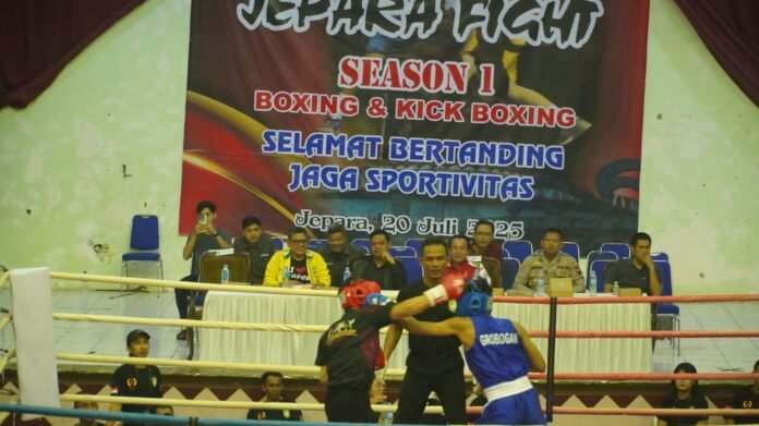 Ajang Jepara Fight Season 1 yang digelar di Gedung Wanita Jepara, Minggu (20/07/2025). (Foto : Nizar)