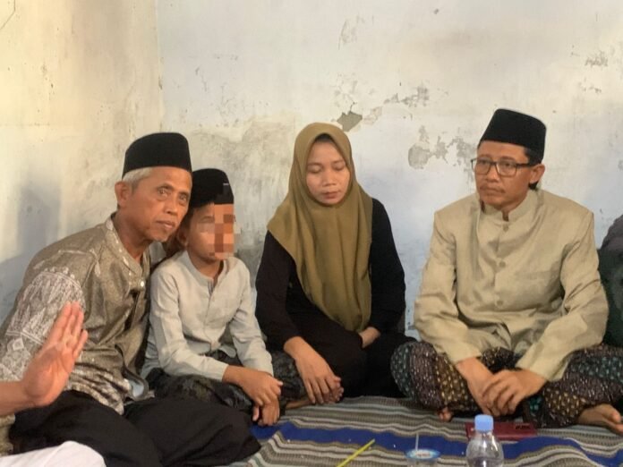 Guru Madin Ahmad Zuhdi di kediamannya Frsa Cangkring, Karanganyar, Demak. (Foto: Sam)