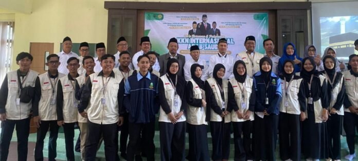Doa dan pelepasan Kuliah Kerja Nyata (KKN) Internasional ke Arab Saudi yang digelar di Laboratorium Dakwah FDK, Selasa (22/7/2025). (Foto : Dok UIN Walisongo)