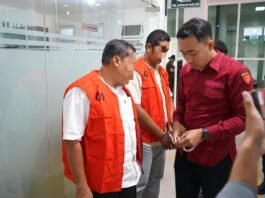 Tersangka korupsi Kredit Fiktif BPR BKK Wonosalam Demak resmi ditahan. Rabu (23/7/2025). (Foto : Sam)