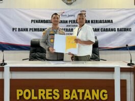 Pemimpin Bank Jateng Cabang Batang, Sapto Nugroho dan Kapolres Batang, AKBP Edi Rahmat Mulyana, S.I.K., M.H. (kiri). (Foto : Dok Bank Jateng)