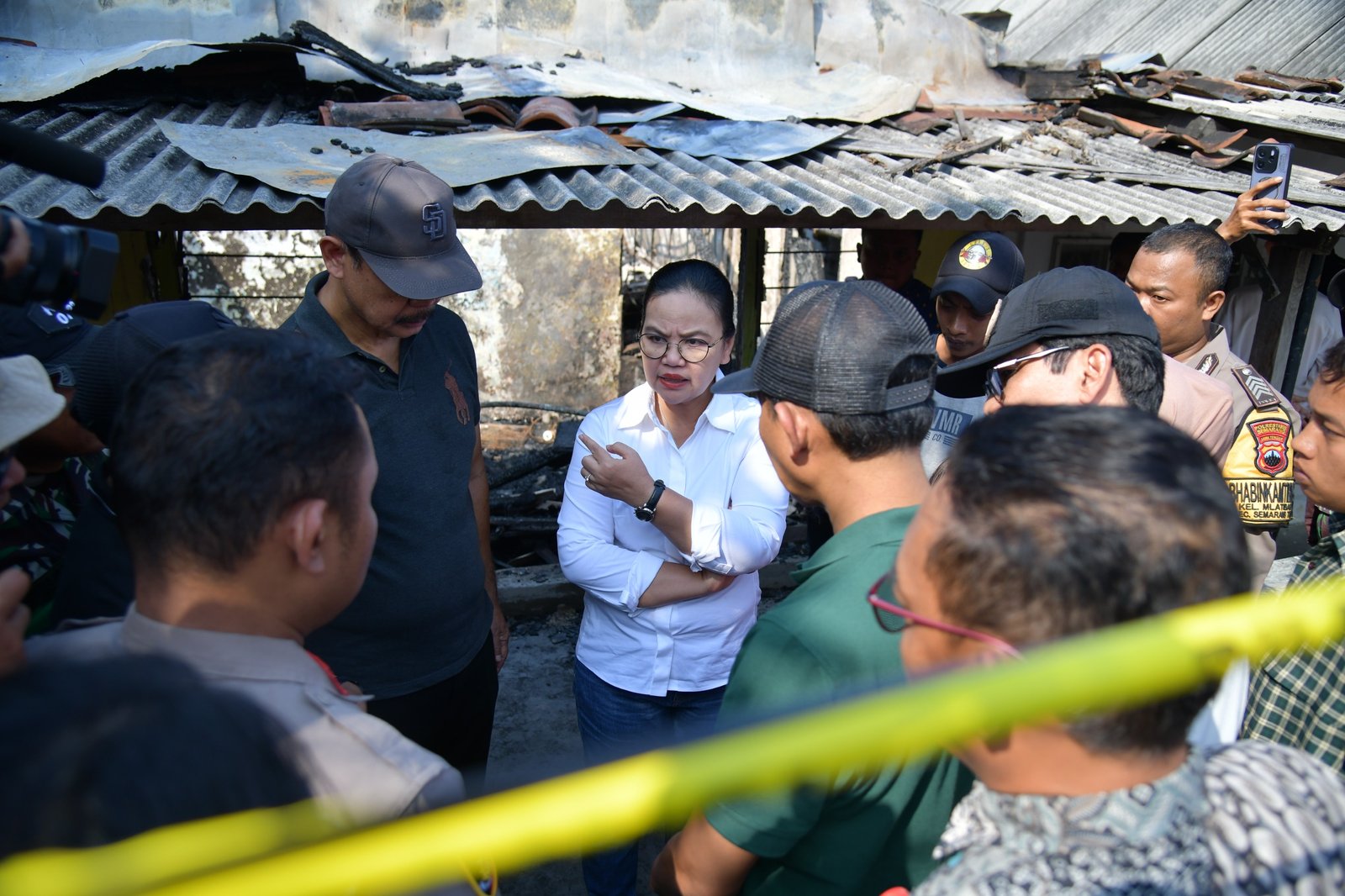 Wali Kota Semarang Lokasi kebakaran di Jalan Pesanggrahan Raya, Kelurahan Mlatibaru, Kota Semarang, Jumat (25/7/2025). (Foto : Dok Pemkot Semarang)