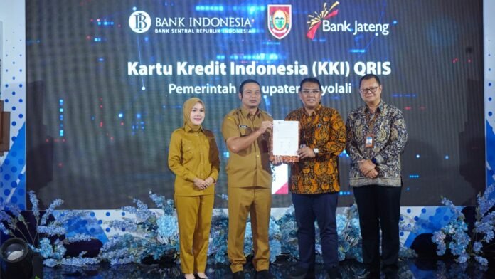 Bupati Boyolali, Agus Irawan dan Direktur Digital dan Bisnis Konsumer Bank Jateng, Eko Tri Prasetyo. (Foto : Dok Bank Jateng)