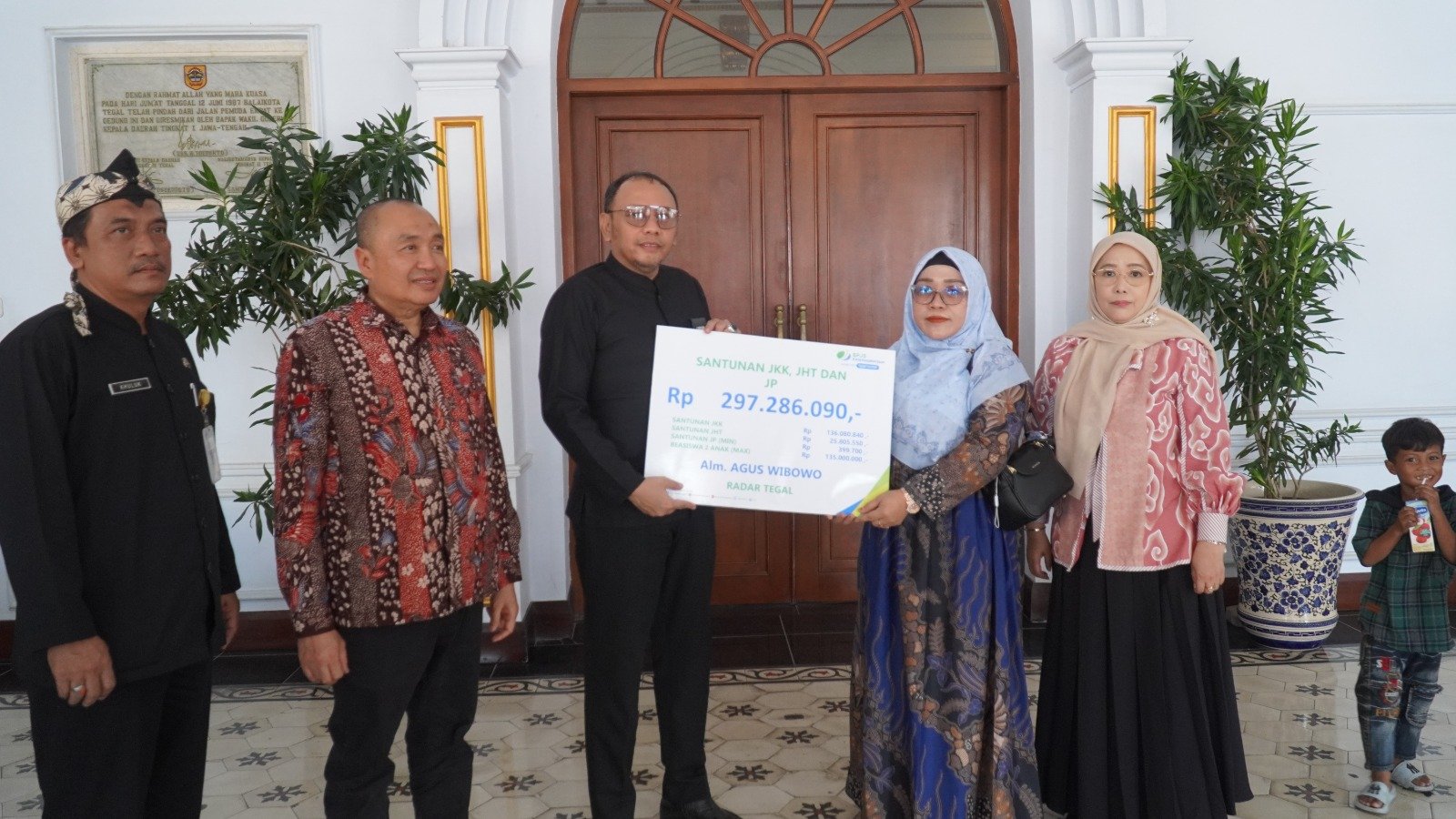 BPJS Ketenagakerjaan Walikota Tegal Dedy Yon Supriyono. (Foto : Dok BPJS)