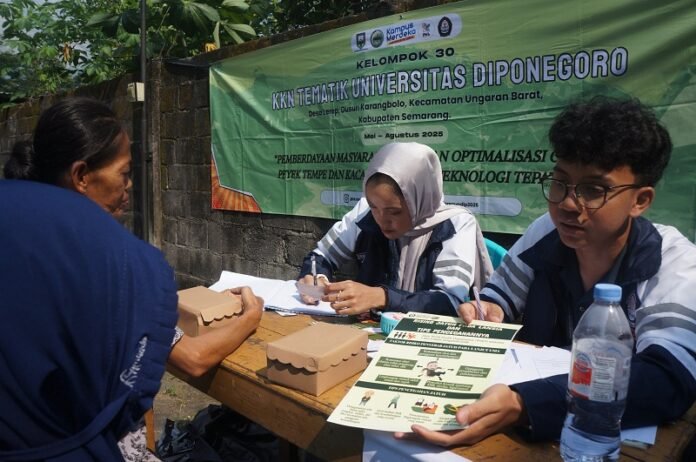 Mahasiswa KKN Undip mengadakan layanan cek kesehatan gratis dan homecare bagi warga