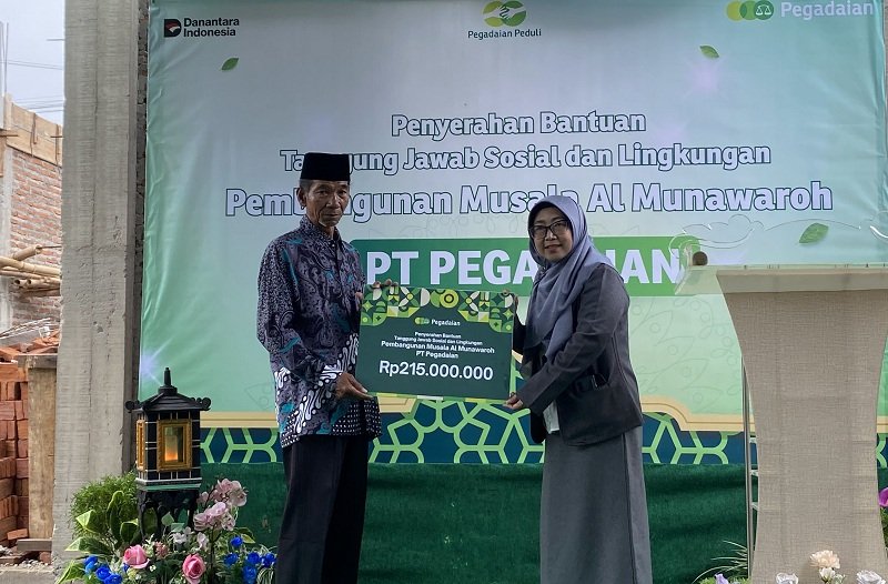 Pegadaian Cilacap Penyerahan bantuan dilakukan secara simbolis oleh Deputi Bisnis PT Pegadaian Area Purwokerto, Yuly Arsianty