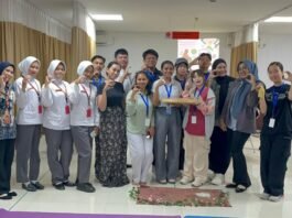 Foto bersama mahasiswa Telogorejo Semarang dan mahasiswa asing