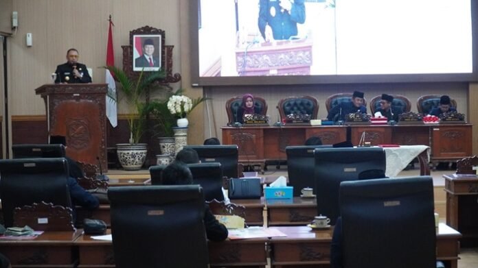 Rapat paripurna yang dihadiri semua fraksi DPRD Kota Tegal