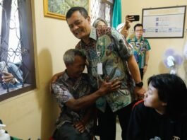 Gubernur Jateng ketika ramah tamah dengan warga yang mengikuti program Speling.