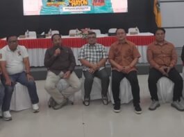 Bupati Karanganyar ketika berikan keterangan.