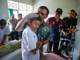 Gubernur Jateng Ahmad Luthfi ketika mengunjungi Panti Penganthi di Temanggung