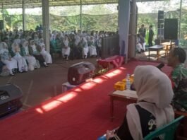 Babinsa Kodim Batang ketika berikan materi Belanegara dan Wasbang