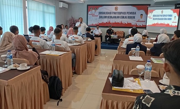 WhatsApp Image 2025-07-16 at 15.51.28 Bupati Karanganyar Rober Christanto saat mengajak pemuda untuk ikut dalam program gempur rokok ilegal