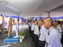 Sekda Jateng Sumarno dan para peserta seleksi magang ke Jepang