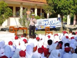 Satlantas Polres Brebes berikan edukasi tertib lalu lintas.