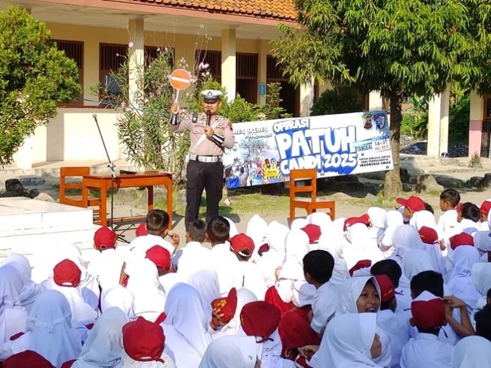 Satlantas Polres Brebes berikan edukasi tertib lalu lintas.