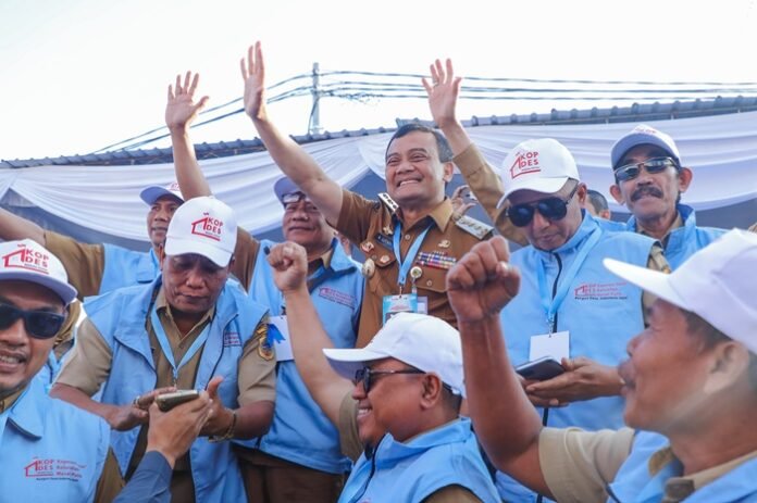 Gubernur Jateng Ahmad Luthfi dan para kades lurah