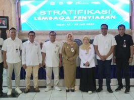 Wakil Wali Kota Tegal berfoto bersama.