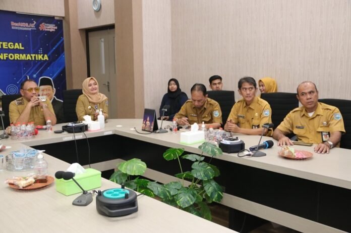 Wali Kota Tegal ketika hadiri peluncuran Koperasi Merah Putih