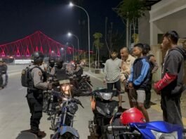 Personel tim Sparta ketika amankan motor knalpot brong