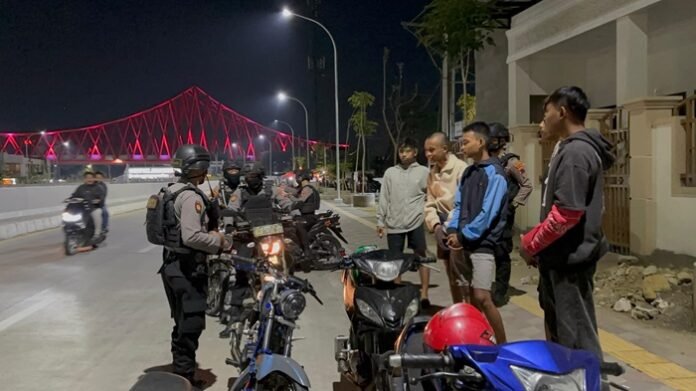 Personel tim Sparta ketika amankan motor knalpot brong