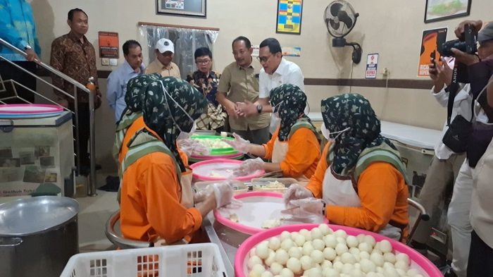 WhatsApp Image 2025-07-21 at 15.52.56 Bupati Karanganyar ketika damping Menteri P2MI.