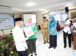 Ketua PKK Jateng Nawal Arafah dan Ketua Baznas Jateng Ahmad Darodji