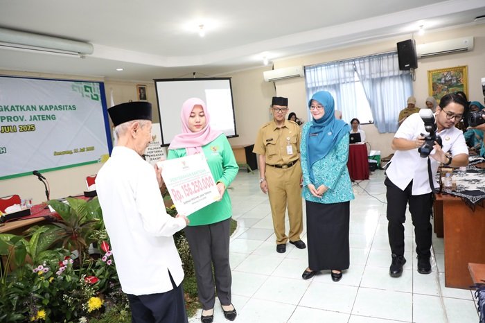 WhatsApp Image 2025-07-21 at 17.22.44 Ketua PKK Jateng Nawal Arafah dan Ketua Baznas Jateng Ahmad Darodji