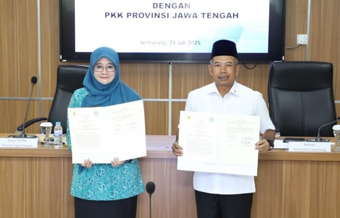 Ketua PKK Jateng Nawal Arafah Yasin dan Rektor USM