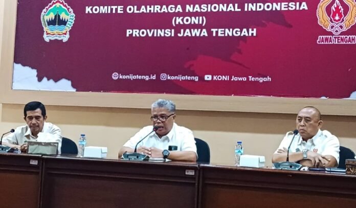 Ketua KONI Jateng Bona Ventura di ruang rapat KONI