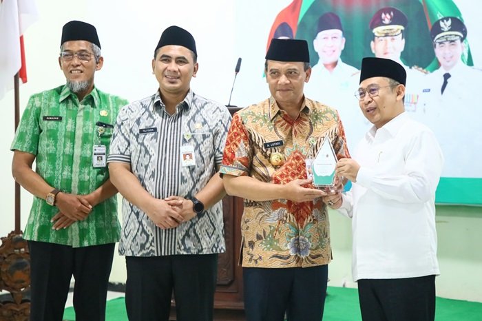 WhatsApp Image 2025-07-22 at 14.24.17 Gubernur Jateng Ahmad Luthfi didampingi Wakil Gubernur Taj Yasin.
