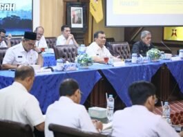 Gubernur Jateng didampingi Wakil Gubernur, dan Sekda Jateng ketika rakor.