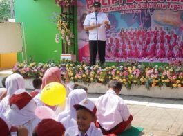 Wali Kota Tegal Dedy Yon ketika hadiri peringatan Hari Anak Nasional