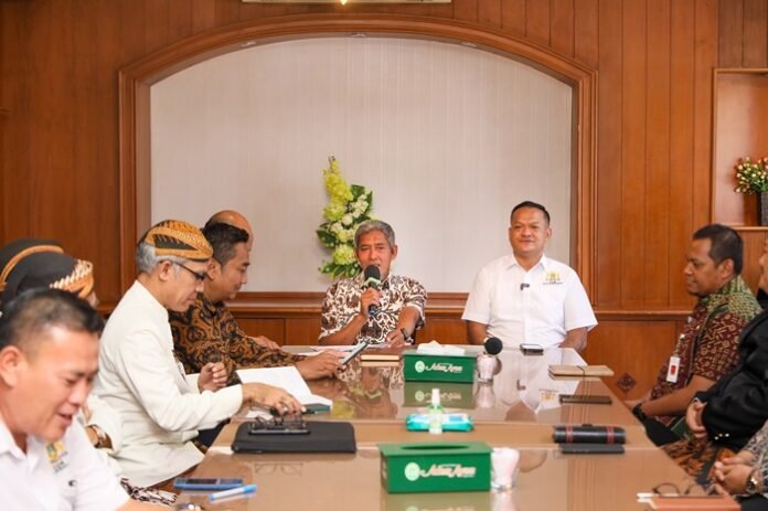 Sekda Jateng Sumarno dan anggota Kadin Surakarta