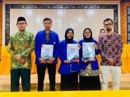 Tiga mahasiswa Umuka yang mengikuti program KKNMAS
