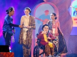 Waldjinah salah satu maestro musik keroncong Indonesia