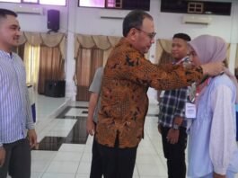 Wali Kota Tegal Dedy Yon Supriyono kemeja coklat